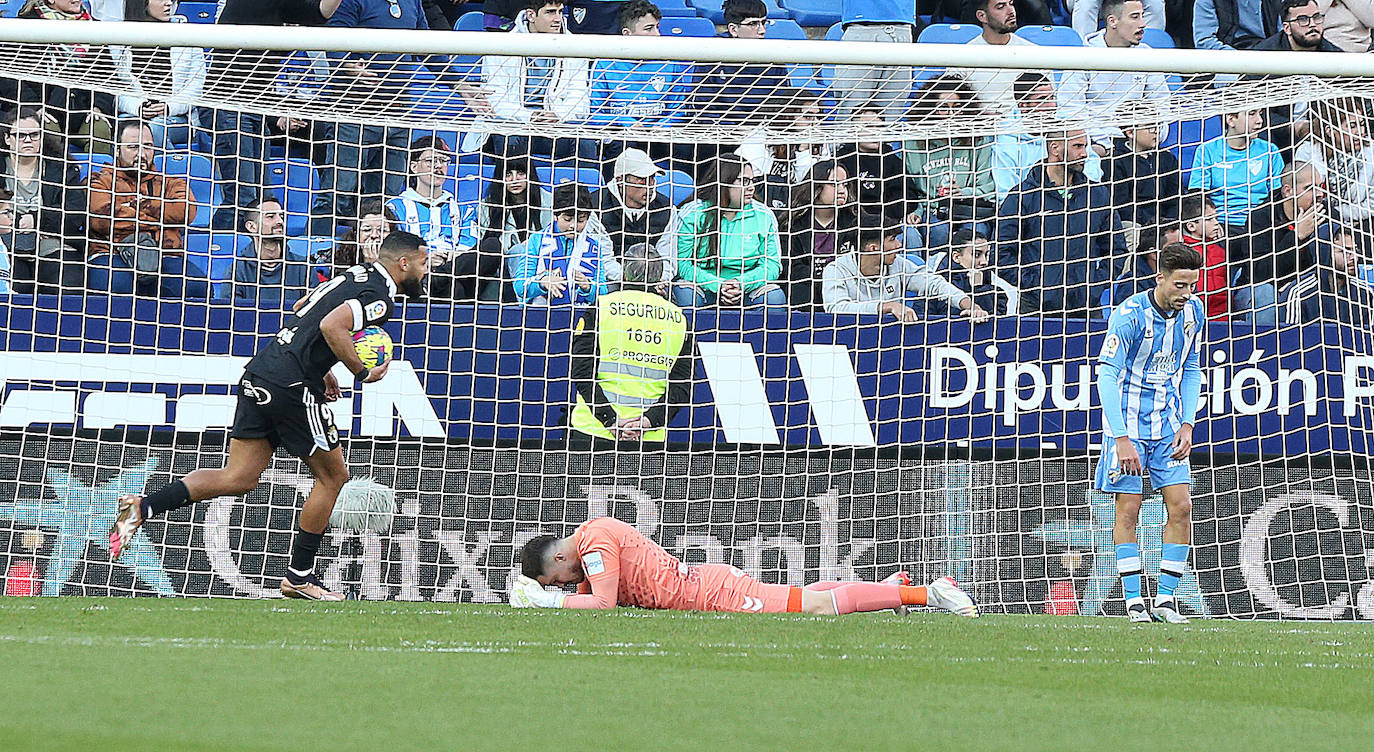 Imágenes del empate entre el Málaga CF y el Burgos CF disputado en La Rosaleda