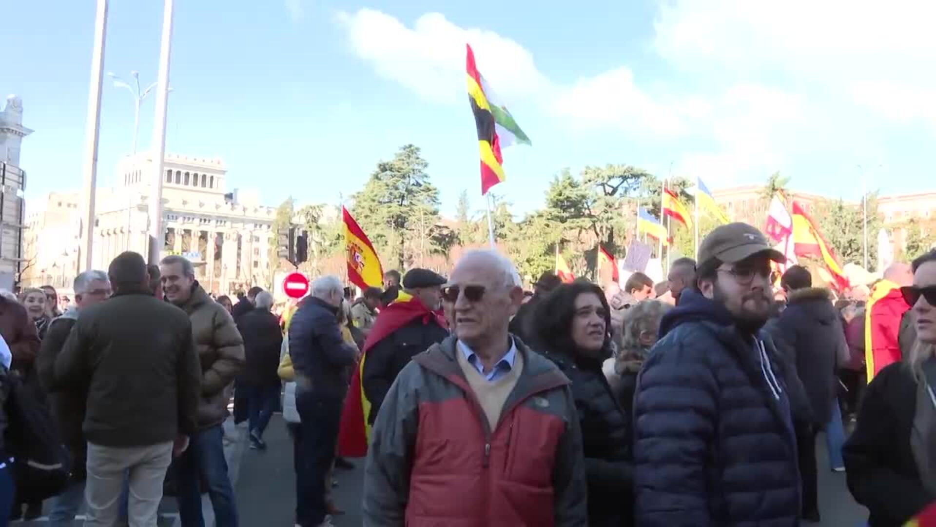 Miles De Personas Se Manifiestan En Madrid Contra Sánchez Y "la Deriva ...