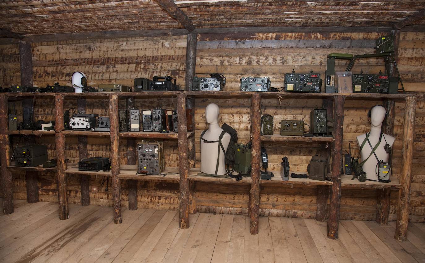 Equipos de radio expuestos en el Museo de Radiocomunicación Inocencio Bocanegra en Belorado.