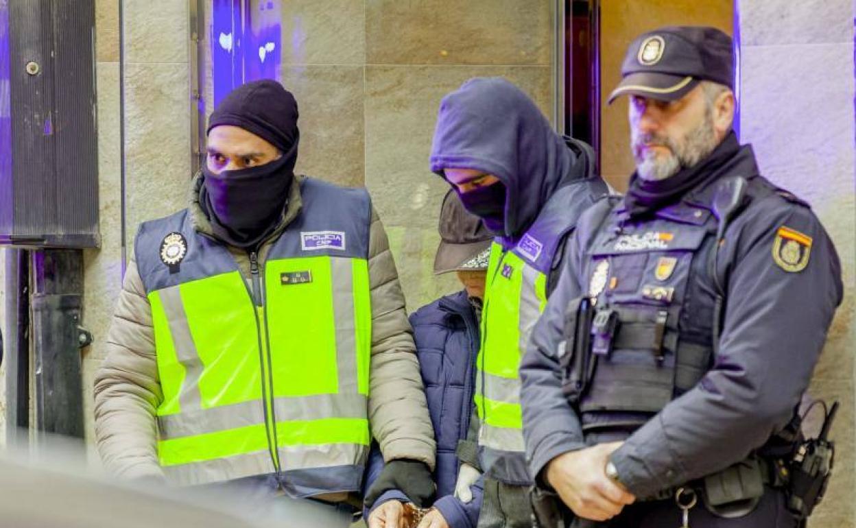 Policía Nacional detiene en Miranda de Ebro al jubilado de 74 años acusado del envío de seis cartas explosivas a Pedro Sánchez