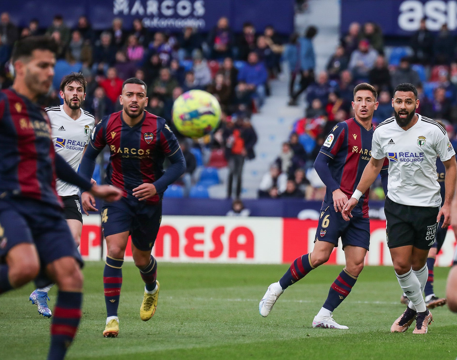 Fotos: El Burgos CF cae ante el Levante UD