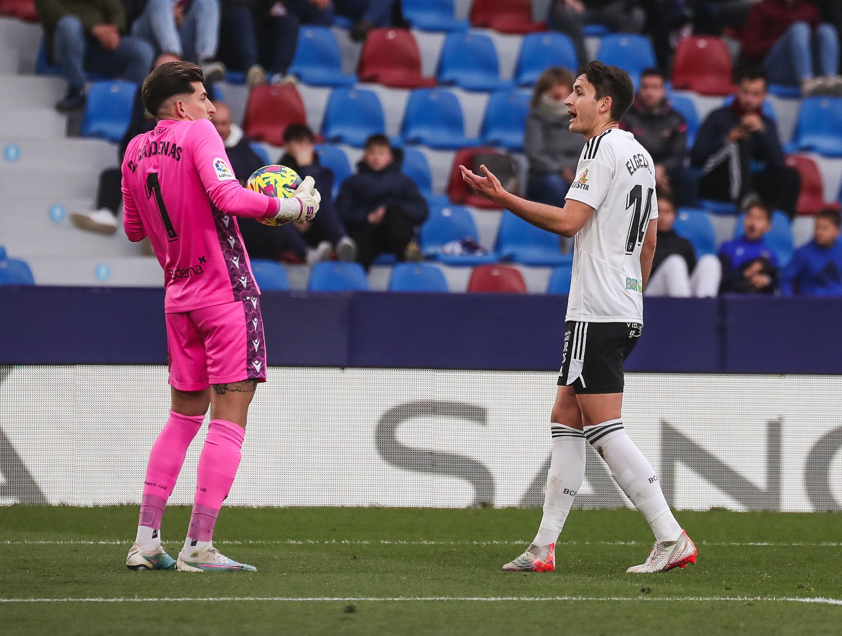 Fotos: El Burgos CF cae ante el Levante UD