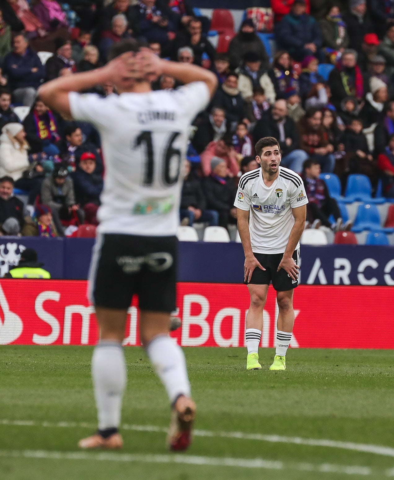 Fotos: El Burgos CF cae ante el Levante UD