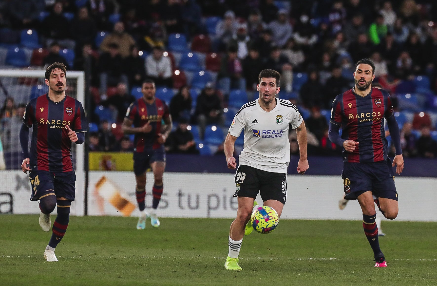 Fotos: El Burgos CF cae ante el Levante UD