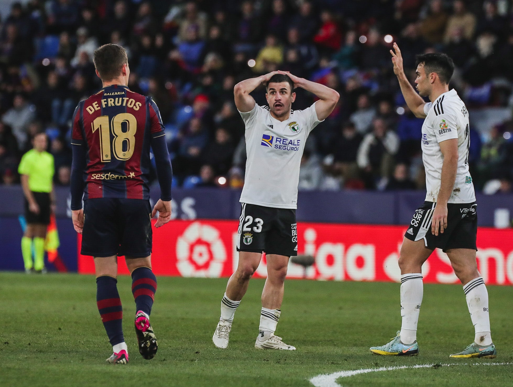 Fotos: El Burgos CF cae ante el Levante UD