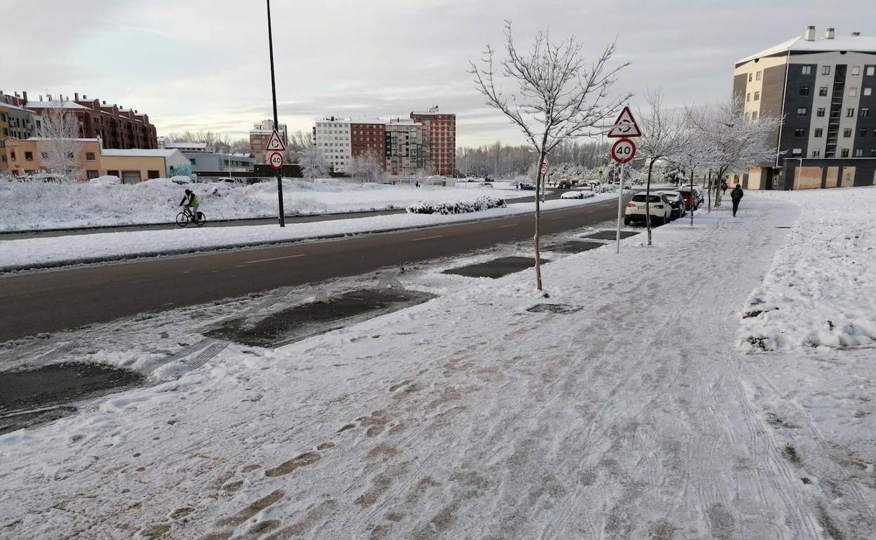 La nieve fue la protagonista en Burgos durante dos días, que acumularon el mayor número de pasajeros de bus.