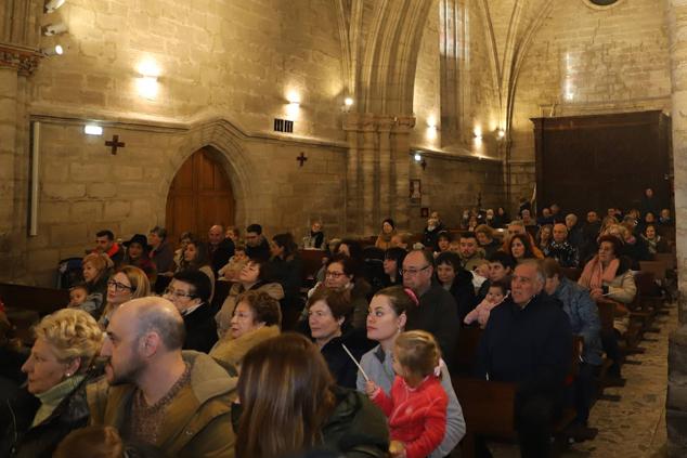 Imágenes de la tradicional Misa de la Luz con la que los nacidos el pasado año se han presentado y han recibido la bendición de la Virgen de la Candelaria