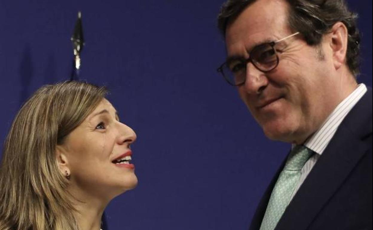 Yolanda Díaz y Antonio Garamendi.