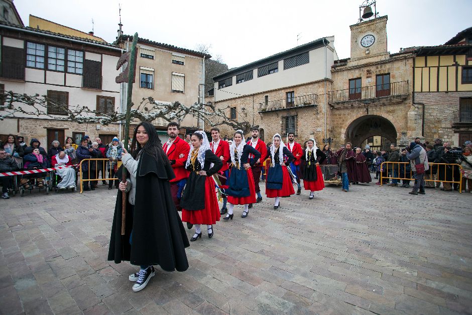 Fotos: Tradicional Danza del Escarrete en Poza de la Sal (Burgos)