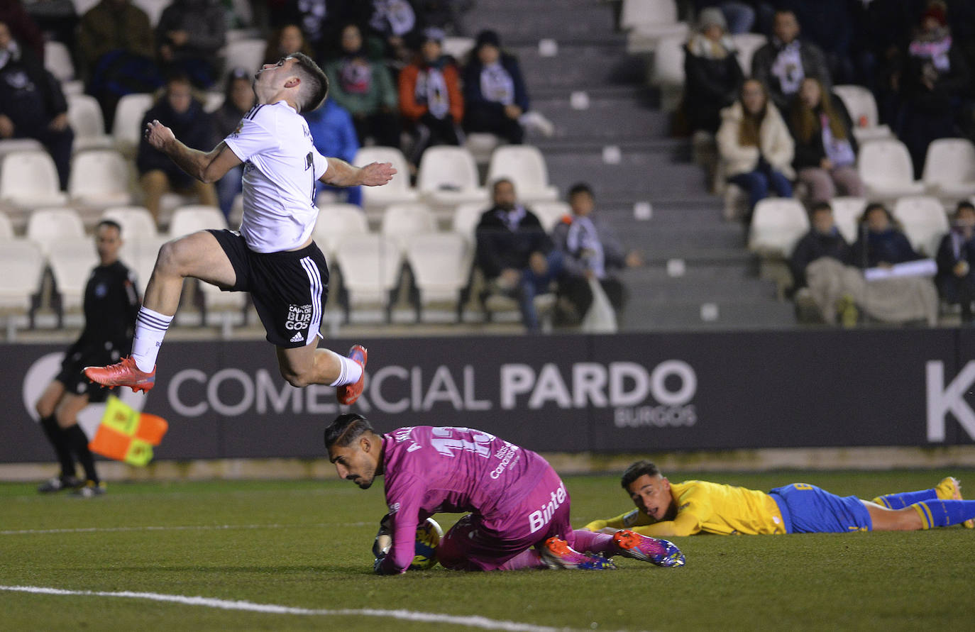 Imágenes del empate entre el Burgos CF y la UD Las Palmas este lunes en El Plantío