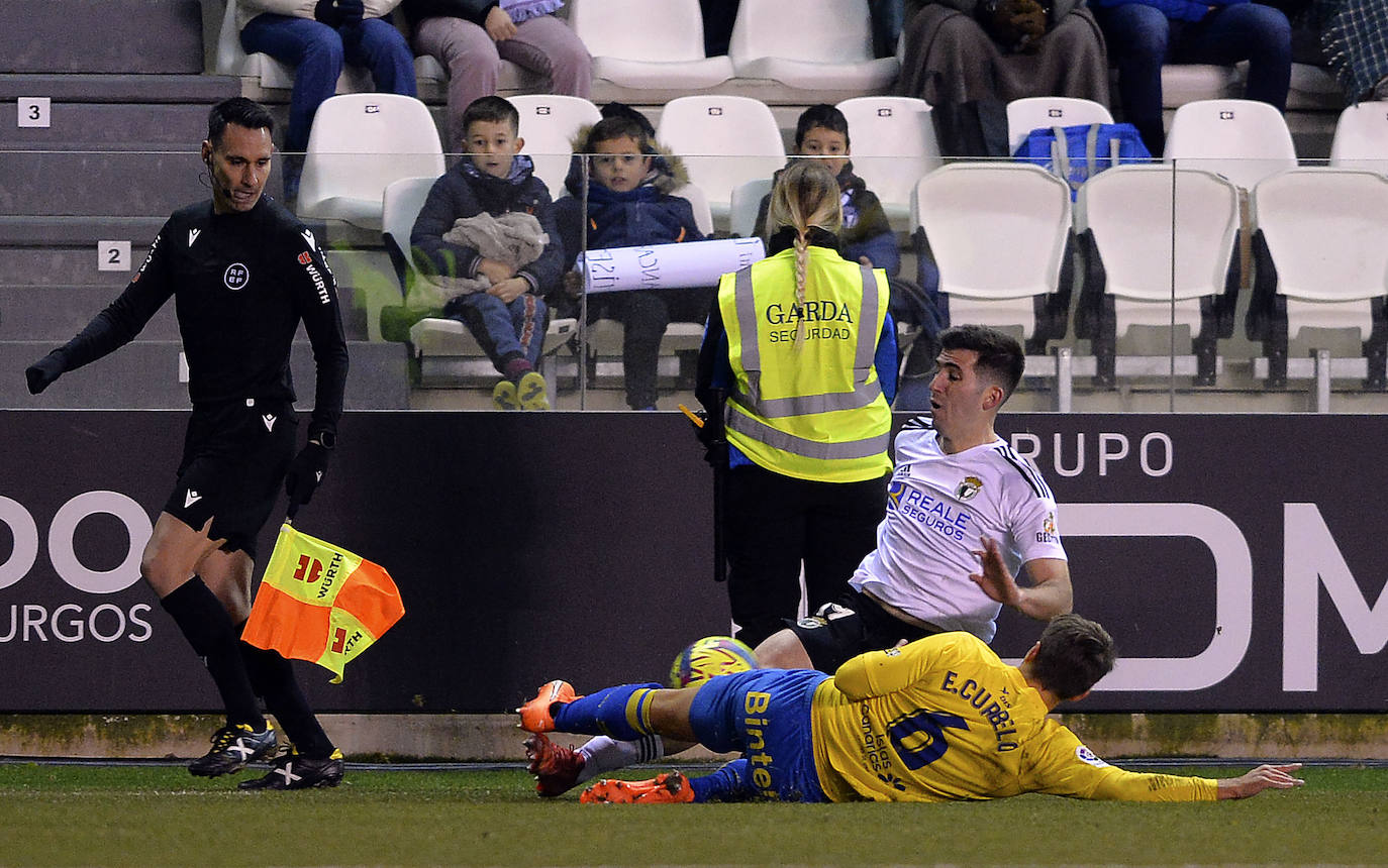 Imágenes del empate entre el Burgos CF y la UD Las Palmas este lunes en El Plantío