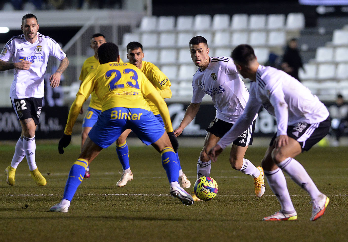 Imágenes del empate entre el Burgos CF y la UD Las Palmas este lunes en El Plantío