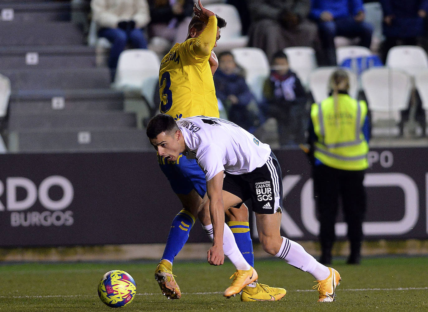 Imágenes del empate entre el Burgos CF y la UD Las Palmas este lunes en El Plantío
