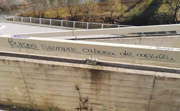 Sorprenden a cinco menores de Burgos haciendo pintadas en Valladolid