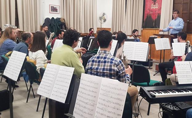 La Banda de música de Miranda ultima los detalles del concierto de este viernes.