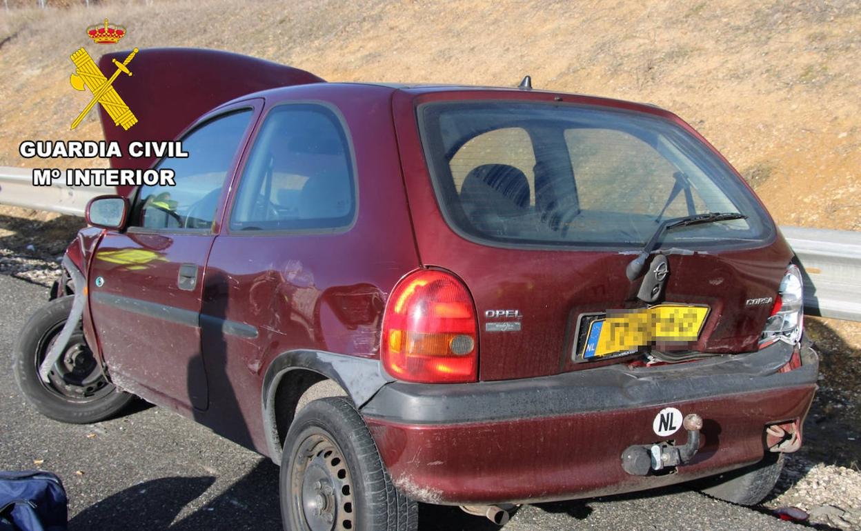 Estado en el quedó el vehículo infractor tras una persecución con la Guardia Civil de Burgos.