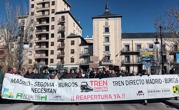 300 personas se manifiestan en Aranda en contra del desmantelamiento del Directo