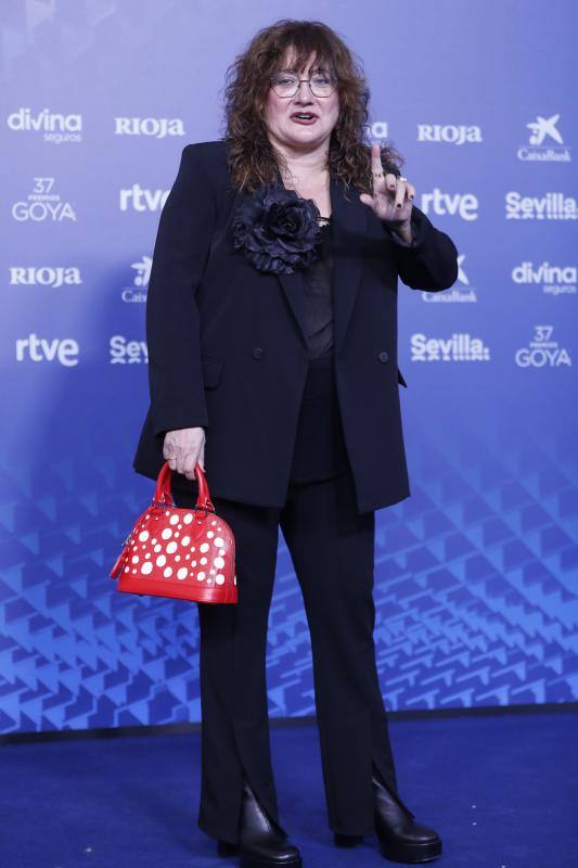 La directora de cine Isabel Coixet tenía el punto de inflexión de su estilismo en el bolso de la nueva colección de Louis Vuitton, en colaboración con la artista japonesa Yayoy Kusama.