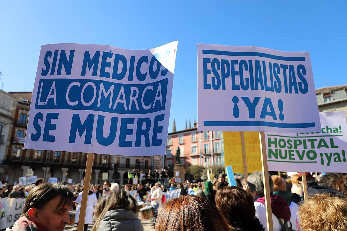 Fotos: Los burgaleses arropan masivamente las protestas a favor de una Sanidad Pública de calidad