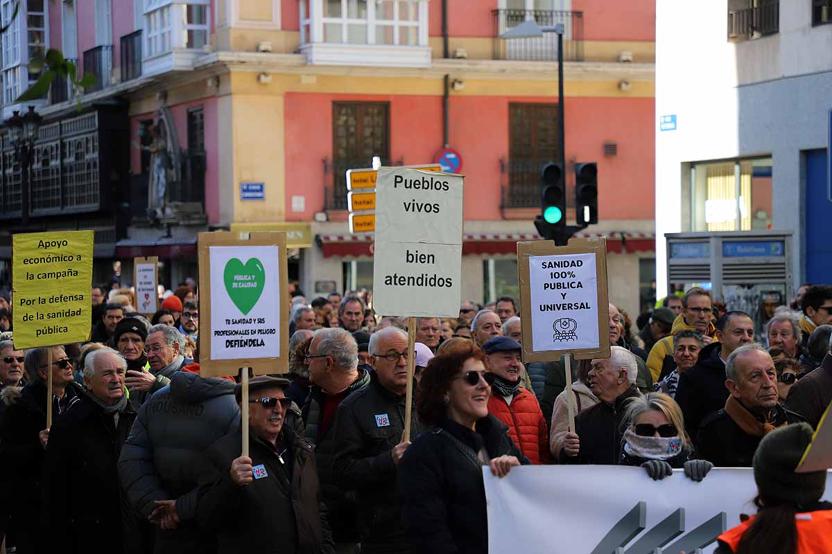 Fotos: Los burgaleses arropan masivamente las protestas a favor de una Sanidad Pública de calidad