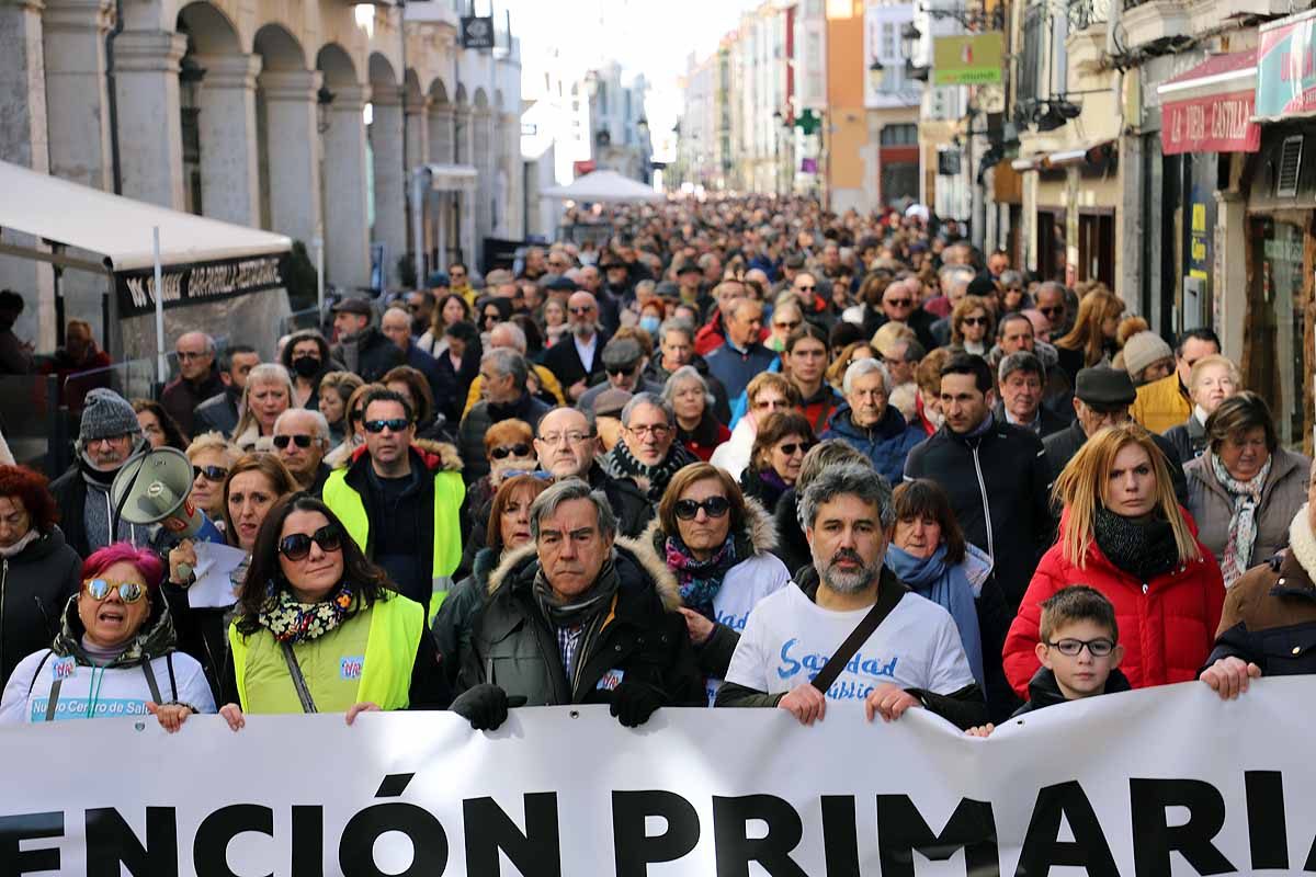 Fotos: Los burgaleses arropan masivamente las protestas a favor de una Sanidad Pública de calidad