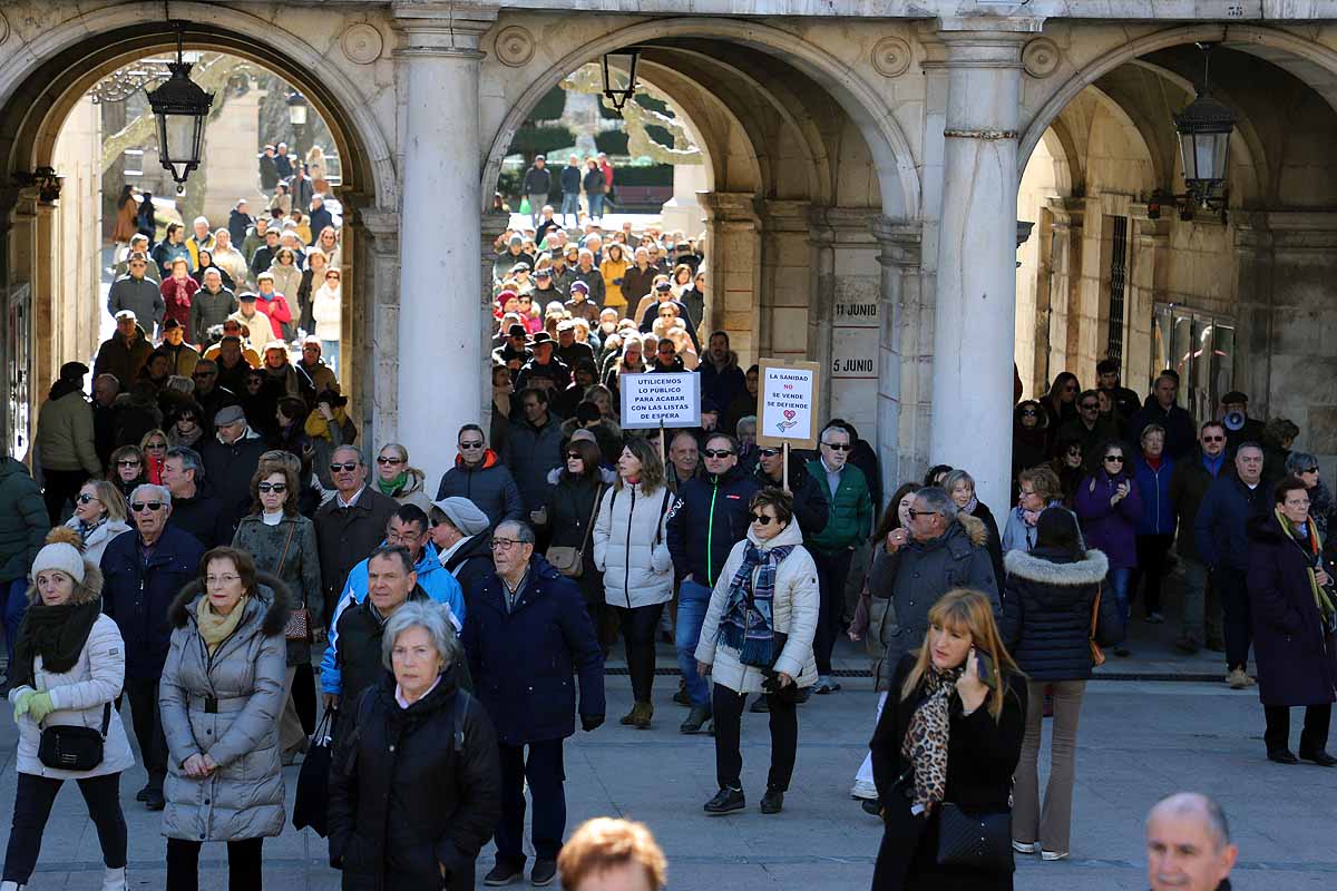 Fotos: Los burgaleses arropan masivamente las protestas a favor de una Sanidad Pública de calidad