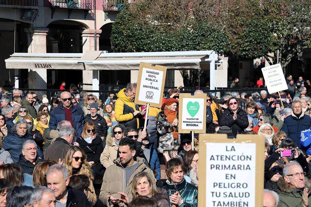 Fotos: Los burgaleses arropan masivamente las protestas a favor de una Sanidad Pública de calidad