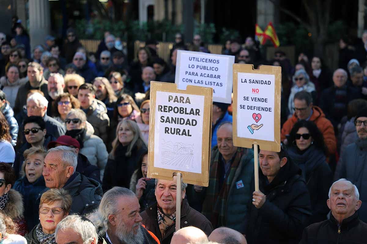 Fotos: Los burgaleses arropan masivamente las protestas a favor de una Sanidad Pública de calidad