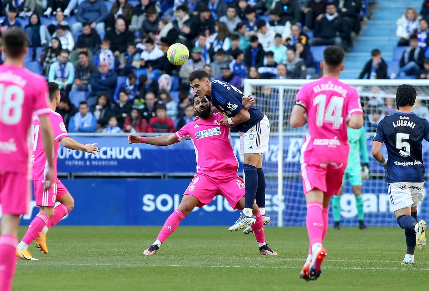 Imagenes de la victoria del Burgos CF ante el Real Oviedo este domingo en el Carlos Tartiere