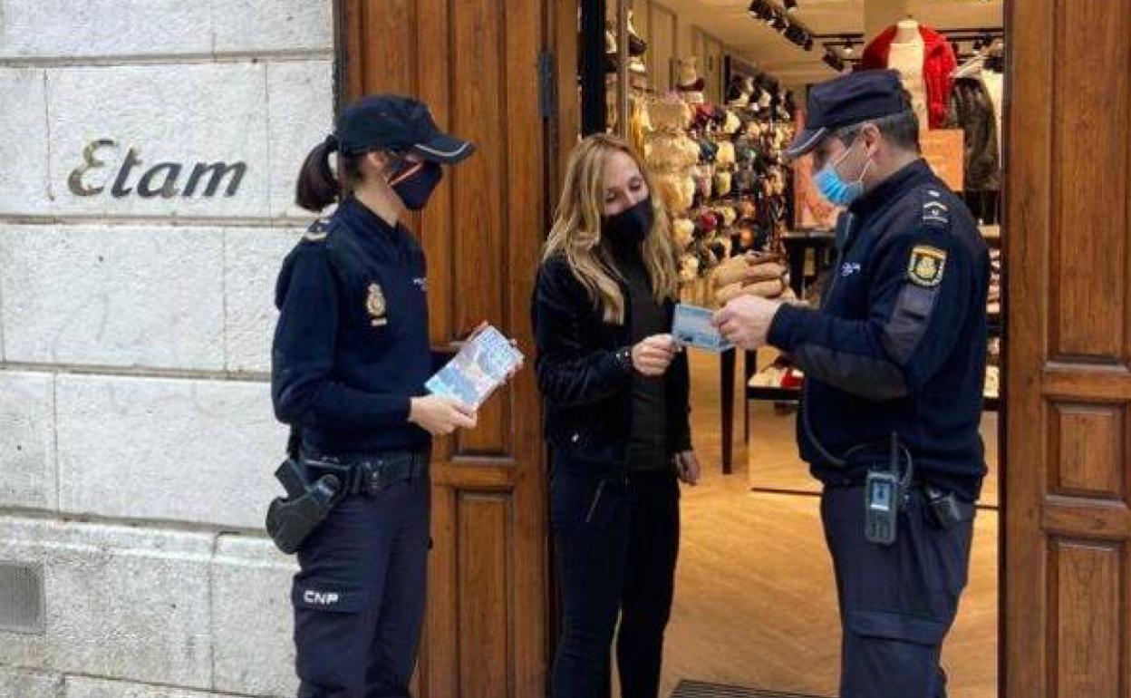 Actuación de la Policía Nacional de Burgos en el marco del plan Comercio Seguro.