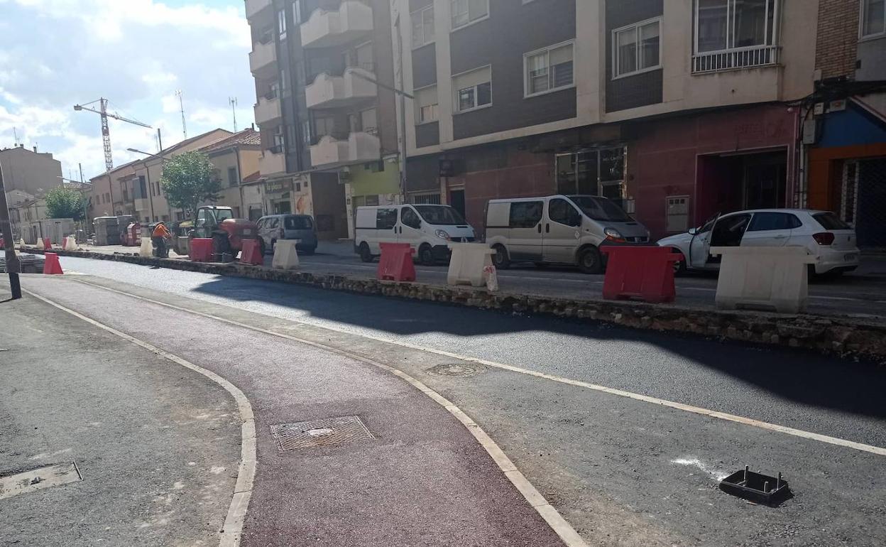 La avenida Castilla de Aranda lleva un año en obras.