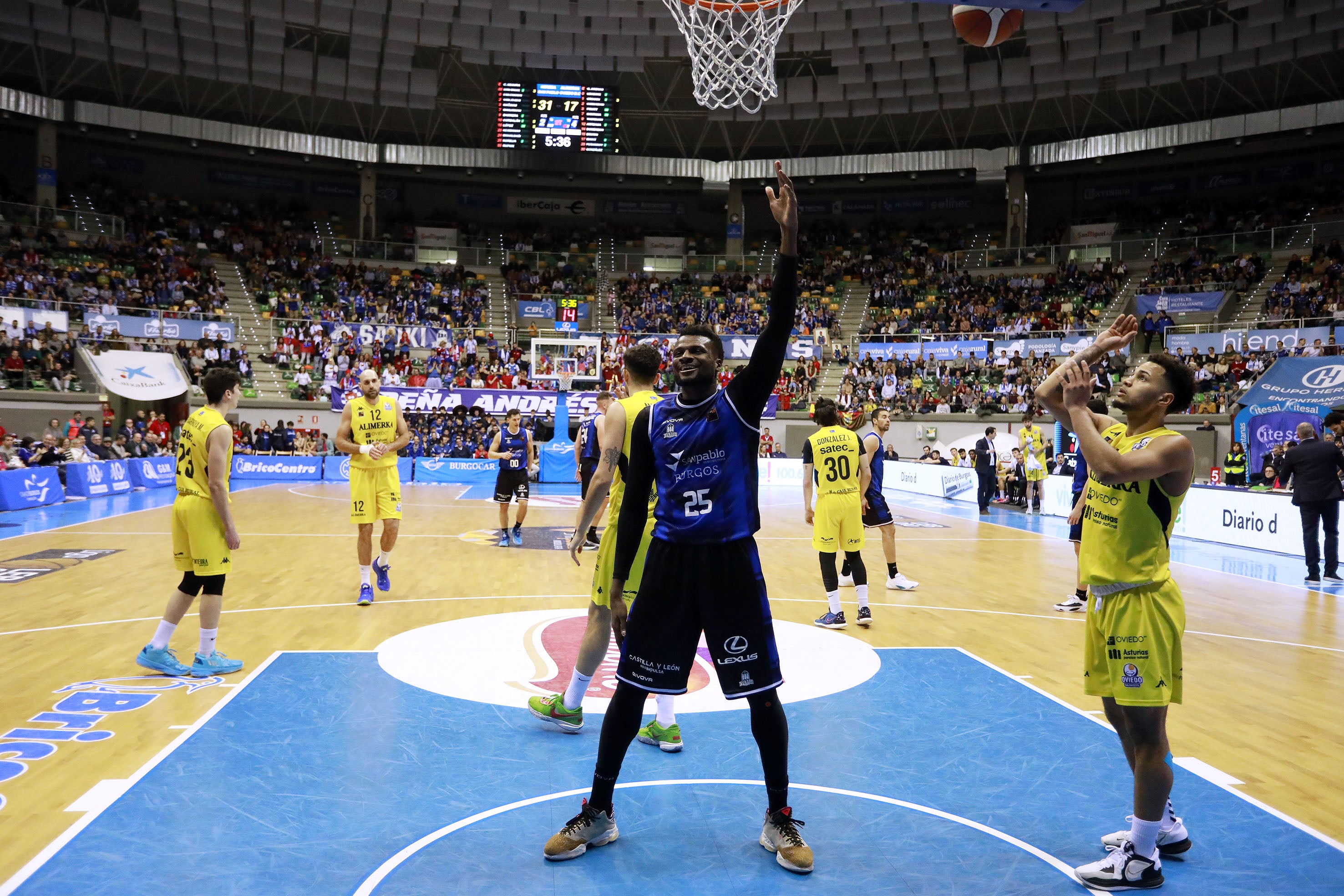 Fotos: El San Pablo suma la cuarta victoria consecutiva