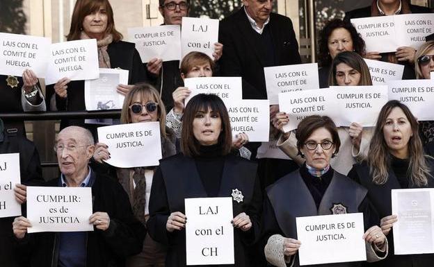 Una de las concentraciones de protesta de los letrados de Justicia que se han realizado esta semana en diferentes ciudades españolas coincidiendo con su paro.