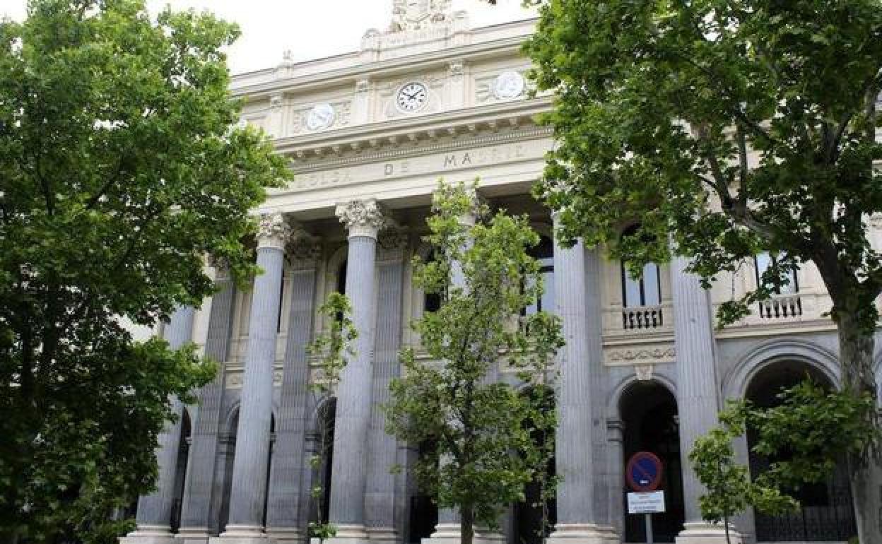 Fachada de la Bolsa de Madrid.