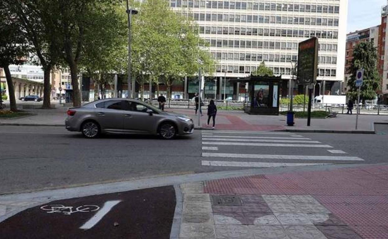 Las obras del carril bici de Reyes Católicos arrancarán desde la Plaza de España. 