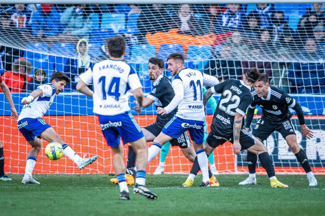 Fotos: El Burgos CF araña un punto en La Romareda