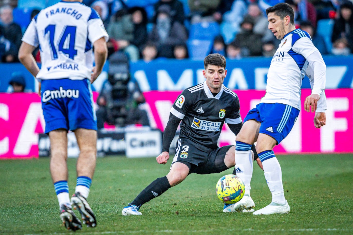 Fotos: El Burgos CF araña un punto en La Romareda