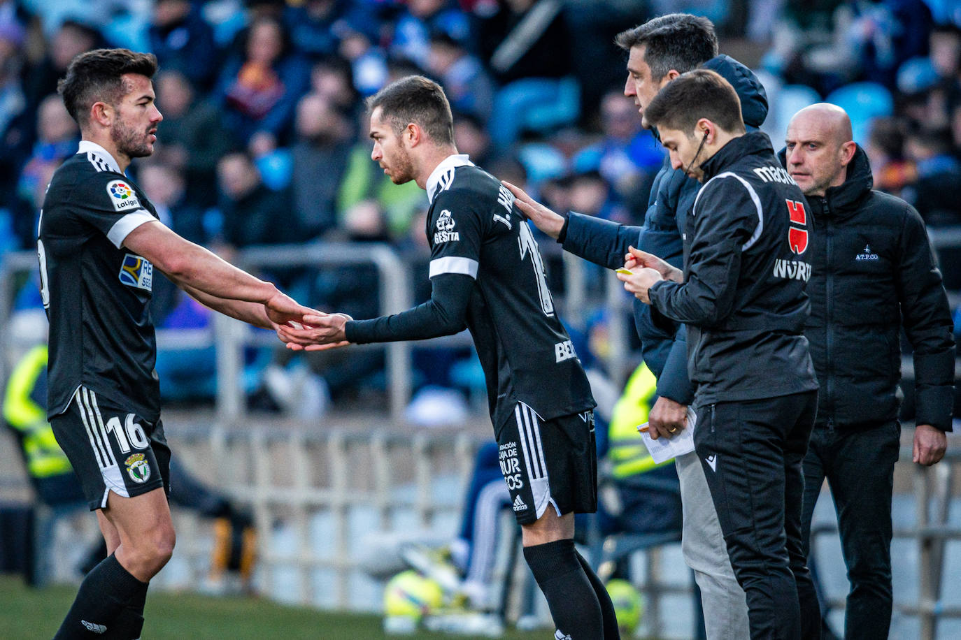 Fotos: El Burgos CF araña un punto en La Romareda