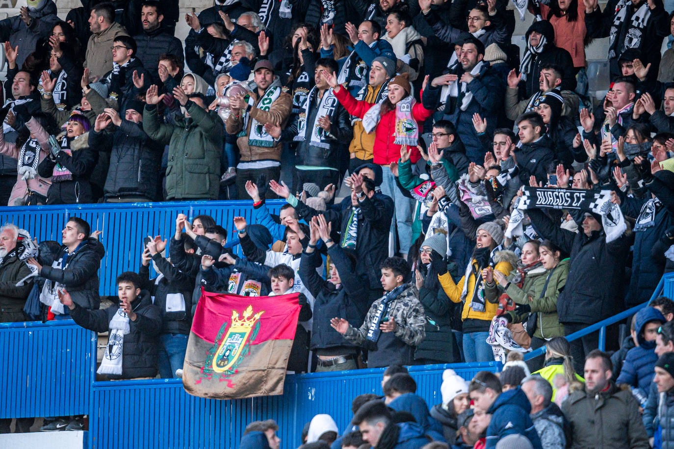 Fotos: El Burgos CF araña un punto en La Romareda