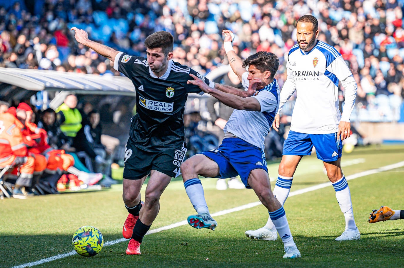 Fotos: El Burgos CF araña un punto en La Romareda