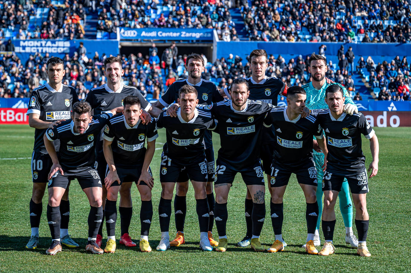 Fotos: El Burgos CF araña un punto en La Romareda