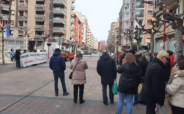 Concentración de los pensionistas en Miranda de Ebro.