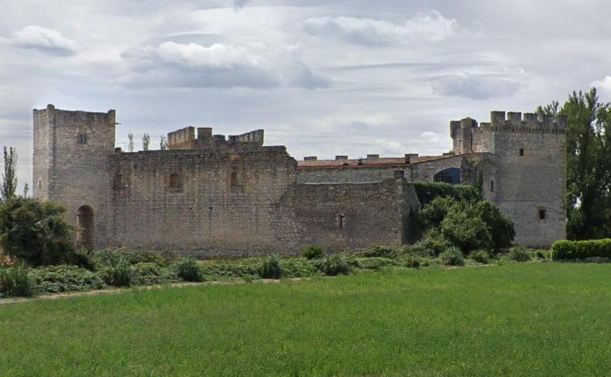 Castillo de Sotopalacios desde el exterior. 