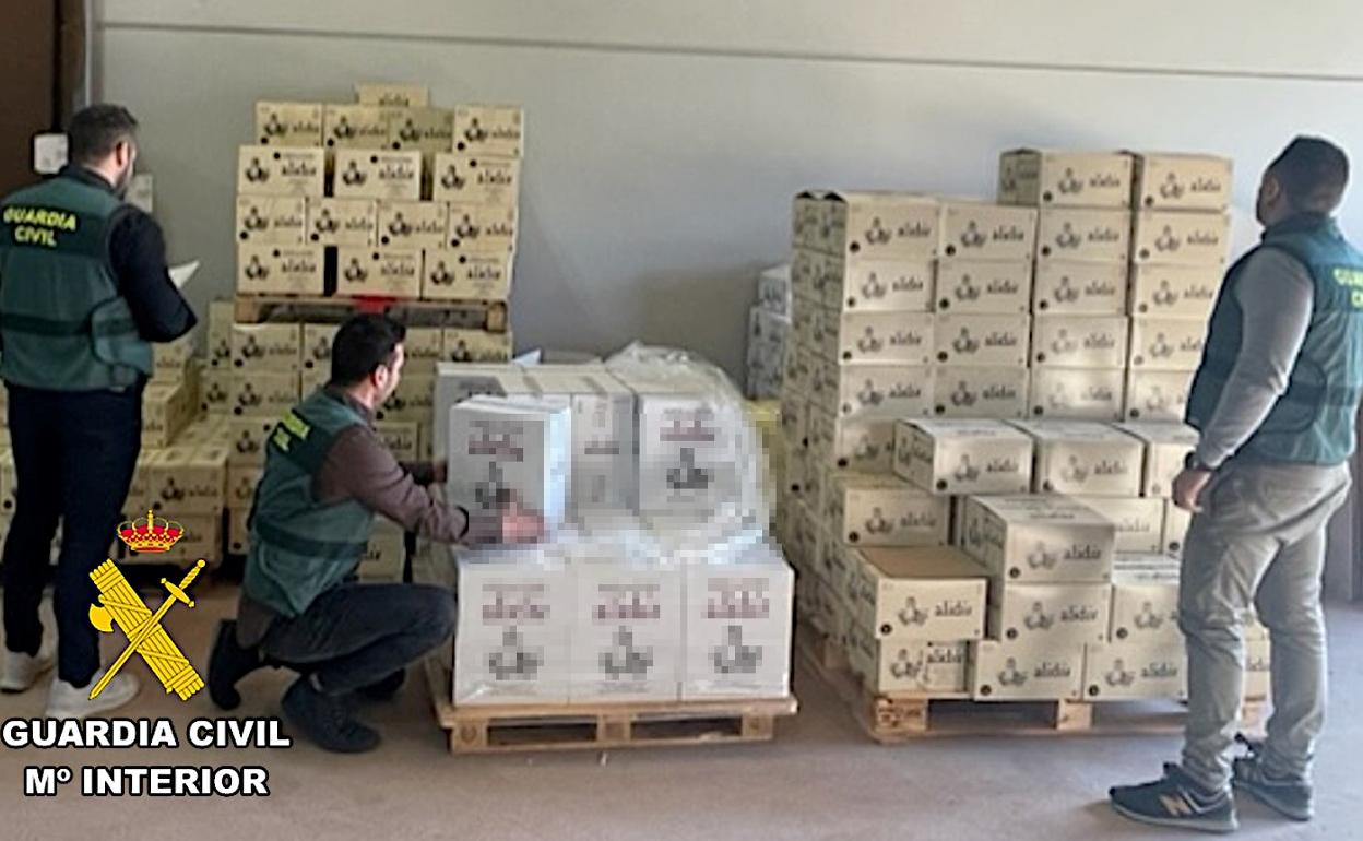 La Guardia Civil recuperó las botellas de la bodega burgalesa. 