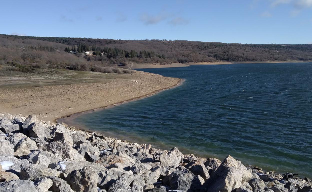 El embalse de Úzquiza tiene una importante reserva de agua. 