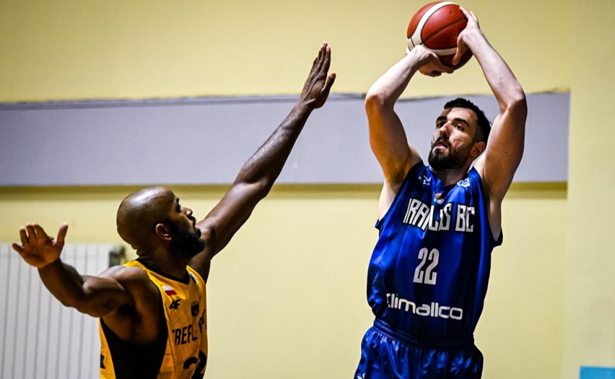 Ioannis Kouzeloglou, con la camiseta del Iraklis. 