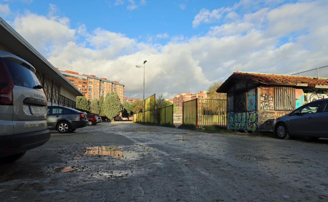 Se quiere habilitar un aparcamiento digno en el Silo de Capiscol.