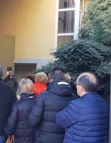 Imagen secundaria 2 - Antes del concierto de góspel se realizó una visita guiada por el casco antiguo de Miranda. 