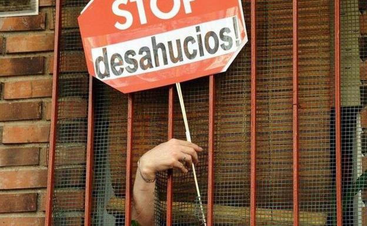 Los desahucios bajan a mínimos de 2014 pese a la escalada del euríbor