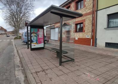 Imagen secundaria 1 - La papelera se ha retirado. Se encontraba ubicada donde se aprecia el círculo rojo en el suelo. 